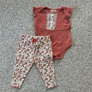5/$25 Daisy Fuentes Baby Girl 2 Piece Floral Lace Outfit